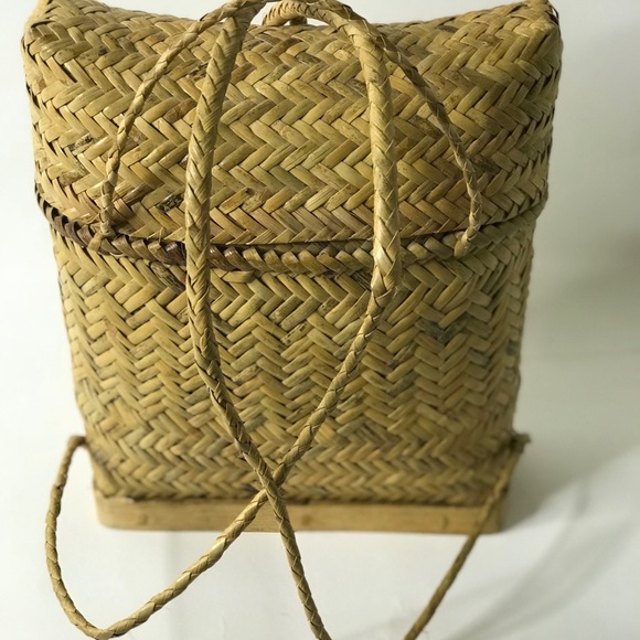 Wicker Rattan Backpack - Picture 4 of 7